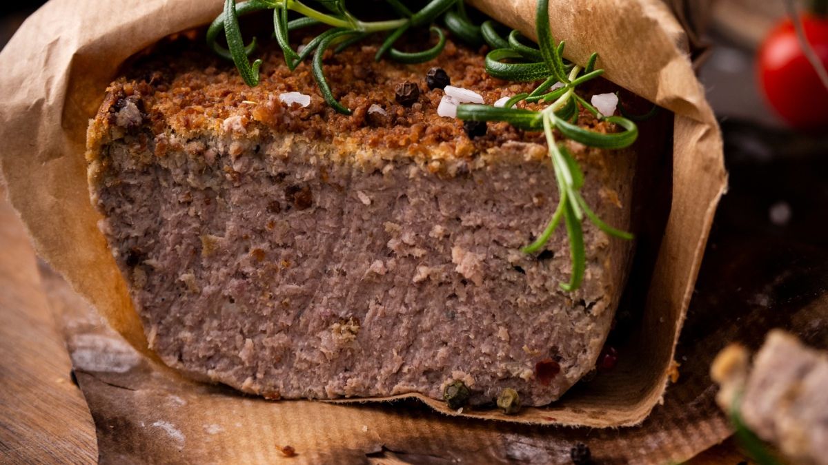 Wielkanocny pasztet z aromatycznym pudrem z suszonych grzybów