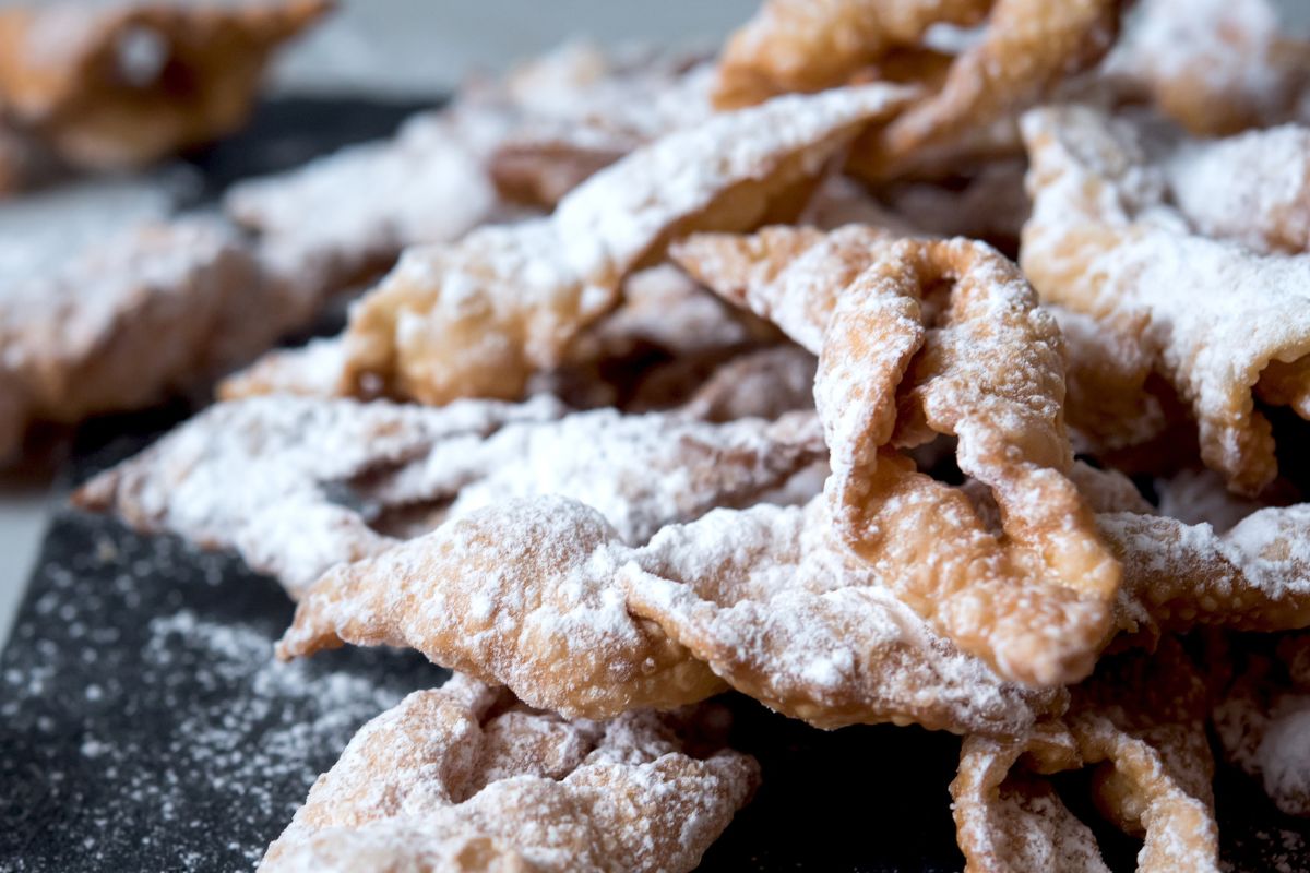 Te faworki możesz jeść nawet na diecie. Nie ociekają tłuszczem