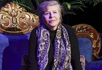 Prowadzi dwa teatry. Tyle płci artystom, którzy u niej pracują