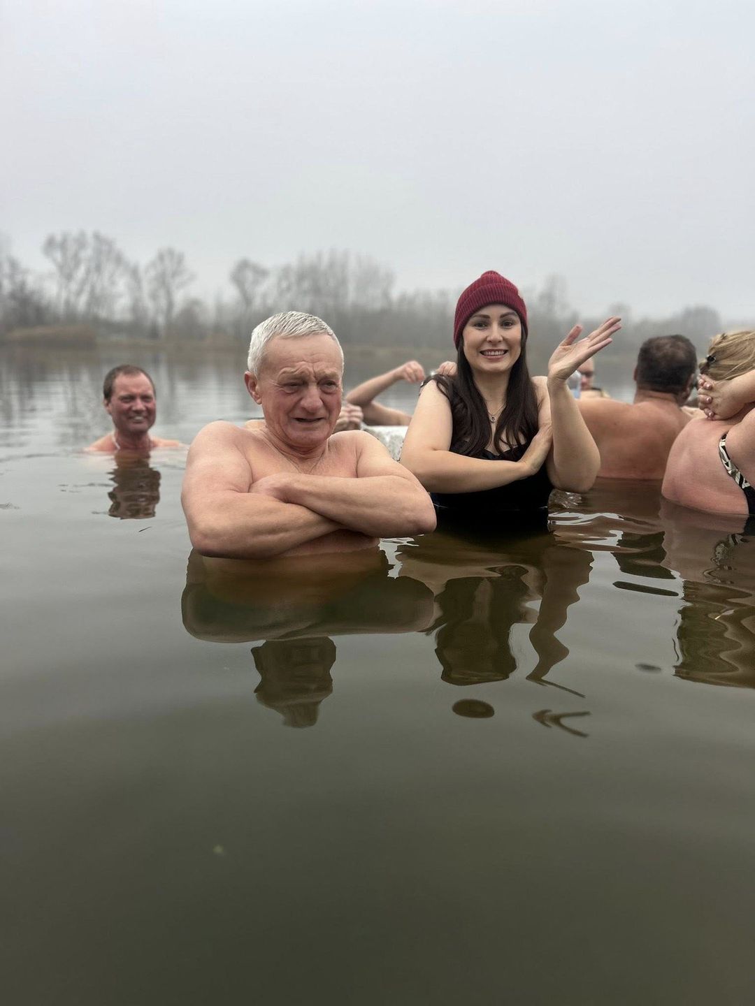 Koprzywnickie morsy zapraszają do wspólnej kąpieli w każdą niedzielę nad zalew o godzinie 10. Atmosfera i ekipa niezastąpiona.