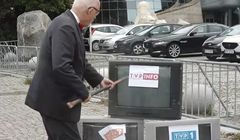 Konfederacja zarzuca Telewizji Polskiej cenzurę. Zniszczono trzy telewizory