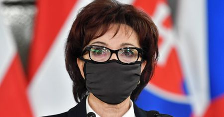 Szczepionka na COVID. Elżbieta Witek: Mam wątpliwości do decyzji ws. prokuratorów