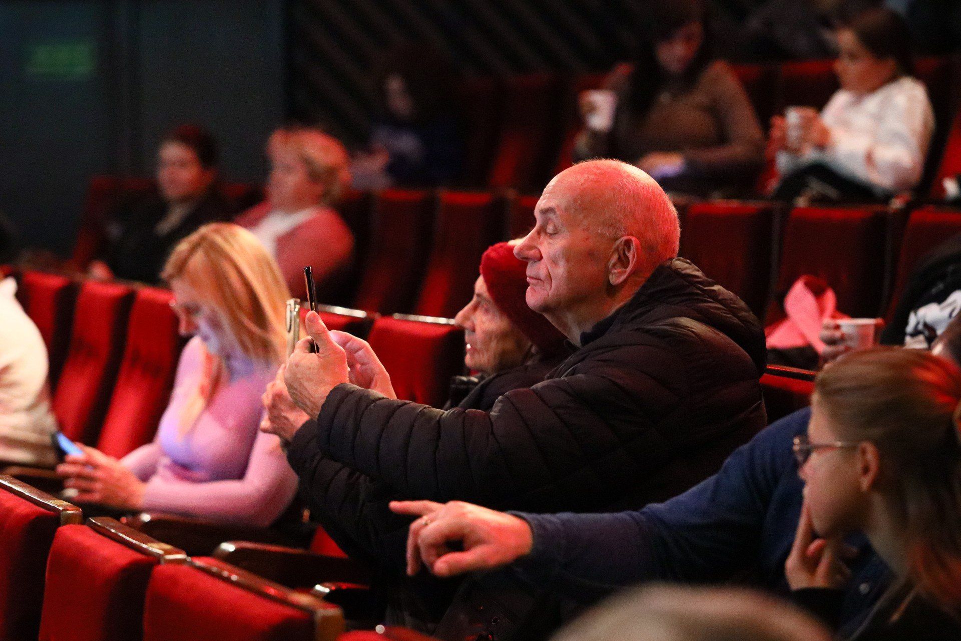 Wiele osób utrwalało na telefonach występy swoich bliskich