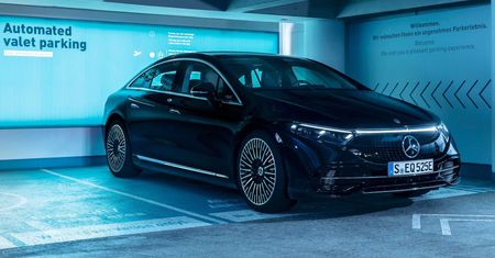 Samochody parkują bez kierowcy. Innowacyjny parking Mercedesa już działa