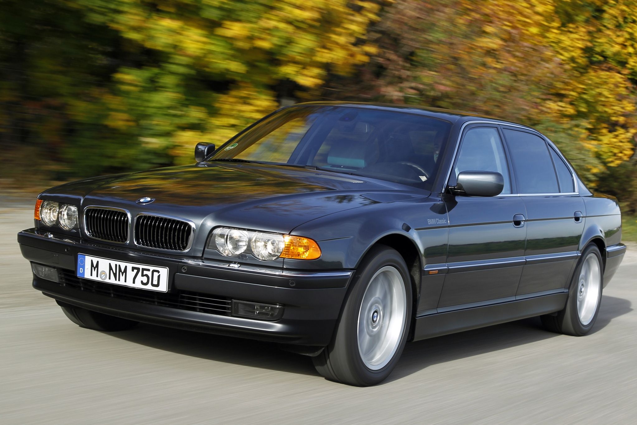 Kapitalny klasyk z V12 pod maską - BMW 750i (E38)