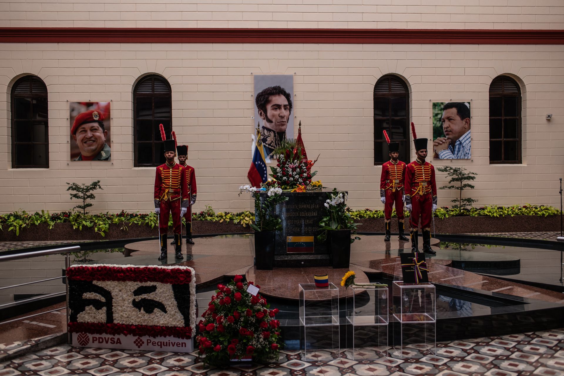 wiadomości,aktualności,WP Wiadomości USA uderzyły w serce czawizmu. Mauzoleum Hugo Chaveza na celowniku