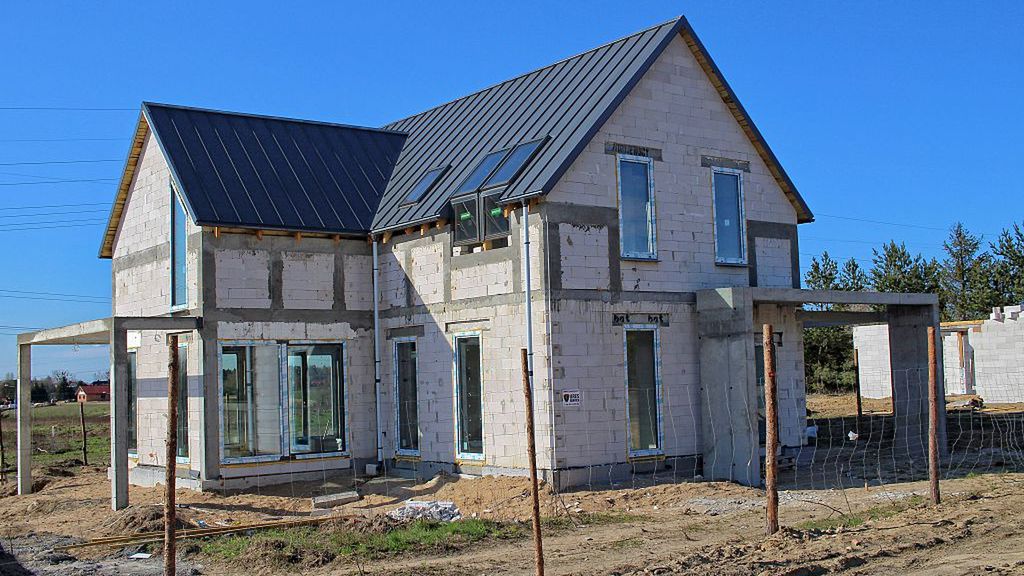Sales of apartments in Poland still rising
Gdansk, Poland 14th, April 2016 Polish developers reported record sales of apartments in the first quarter of 2016. Strong demand for housing was possible thanks to the continuing historically low interest rates, and hence low installment credit.  Pictured: New house construction site in Gdansk Karczemki district (Photo by Michal Fludra/NurPhoto via Getty Images)
NurPhoto
Sales of apartments, Real Estate, rising, NurPhoto, economy, apartments, apartment, poland, gdansk, new estate, construction, houses, house, apartment block, block, housing market, building construction, crane, construction site