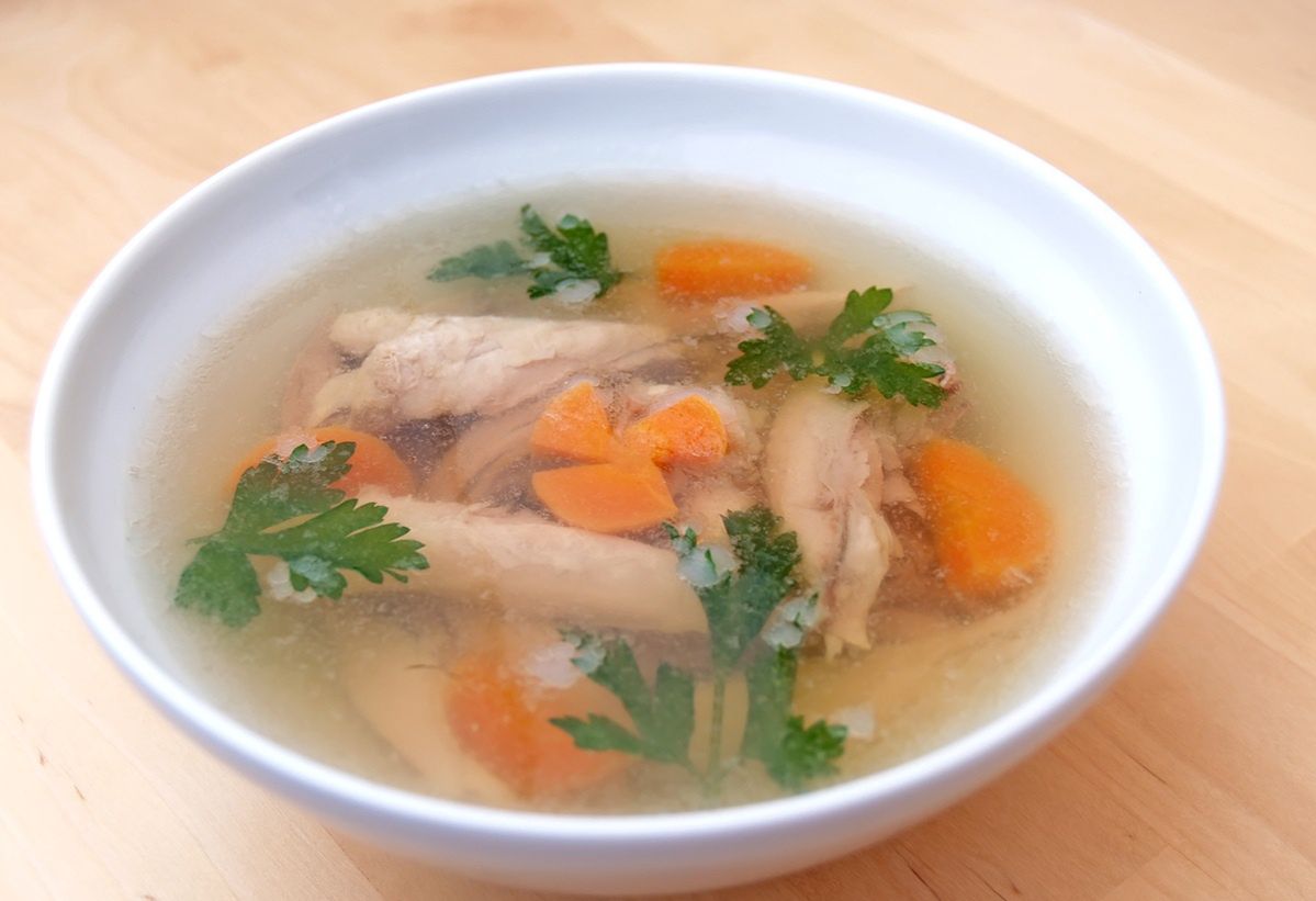 W PRL-u Polacy się nią zajadali na każdej imprezie. Nikt nie myślał, jak wpływa na organizm