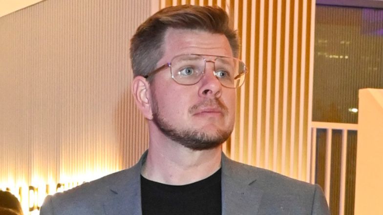 Obsługa lotniska NIE WPUŚCIŁA Filipa Chajzera do samolotu. Padł ofiarą overbookingu 