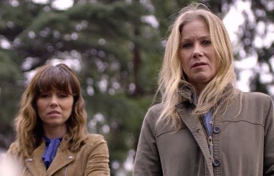 Netflix zapowiada serial "Już nie żyjesz". Wesoła wdówka Christina Applegate