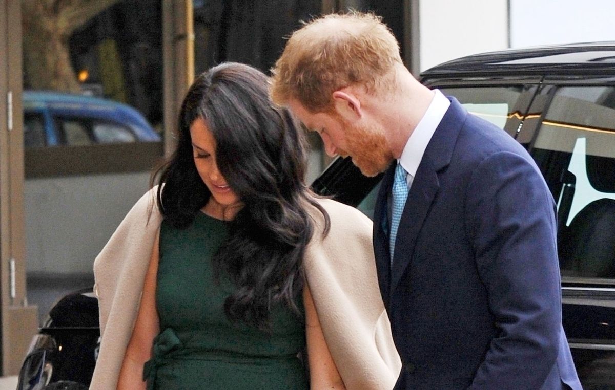 Meghan Markle i książę Harry znów podpadli rodzinie, która została w pałacu