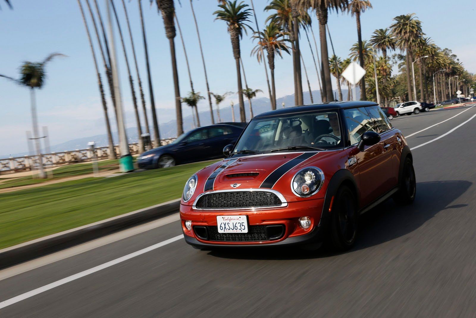 Galeria Mini jako celebracja sprzedaży półmilionowego egzemplarza w USA 132