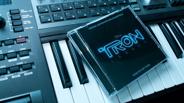 5 stacji dyskietek wykonuje utwór z filmu „Tron: Dziedzictwo” [wideo] 1