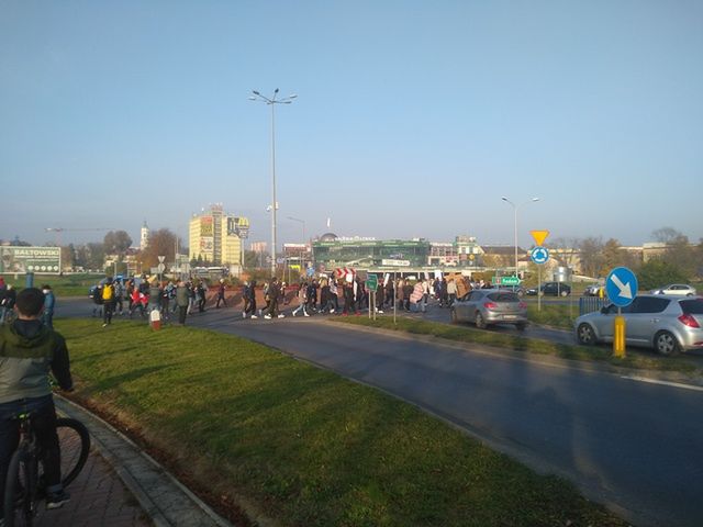 Trwa protest kobiet. Komunikacyjny paraliż miasta [Fotogaleria]