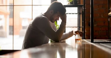 Coraz więcej L4 po alkoholu. "To sygnał alarmowy"
