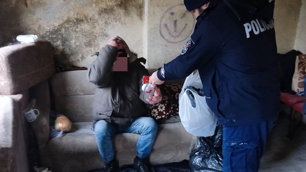 Policjanci pomogli bezdomnemu mężczyźnie