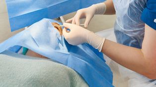 MZ wydało komunikat. Tych zabiegów nie mogą robić kosmetyczki