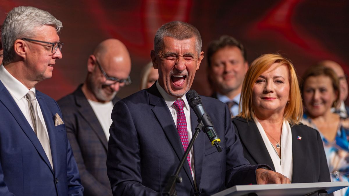 Andrej Babis na zwycięskim dla jego partii ANO wieczorze wyborcz