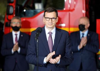 Premier u strażaków. Mówi, że ugasił pożar budżetu