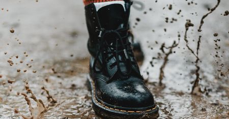 Idealne na deszczowe dni. Modne kalosze z Lidla za 45 zł