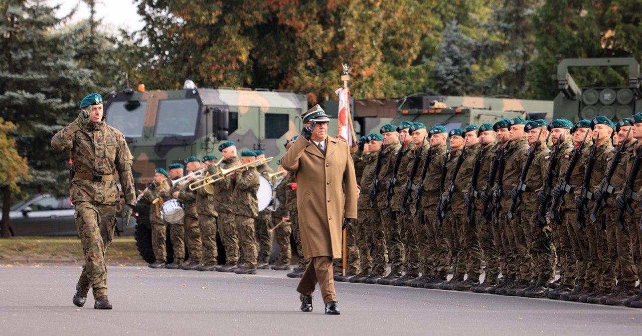 Toruń: "Osa" po latach wraca do miasta. Centrum z podoficerskiego awansowało na oficerskie