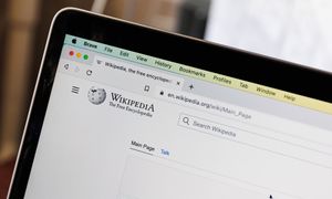 Wikipedia ma duży problem. Szefowa Wikimedia wskazuje winowajcę