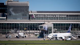 Chciała odlecieć z Warszawy z paszportem należącym do innej osoby. Została zatrzymana