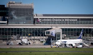 Chciała odlecieć z Warszawy z paszportem należącym do innej osoby. Została zatrzymana