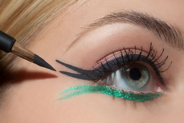 Kajal to produkt, który może zastąpić cień do powiek, kredkę lub eyeliner.