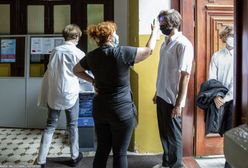 Koronawirus w Polsce. Dyrektor każe uczniom nosić maseczki. Sanepid: nie ma potrzeby