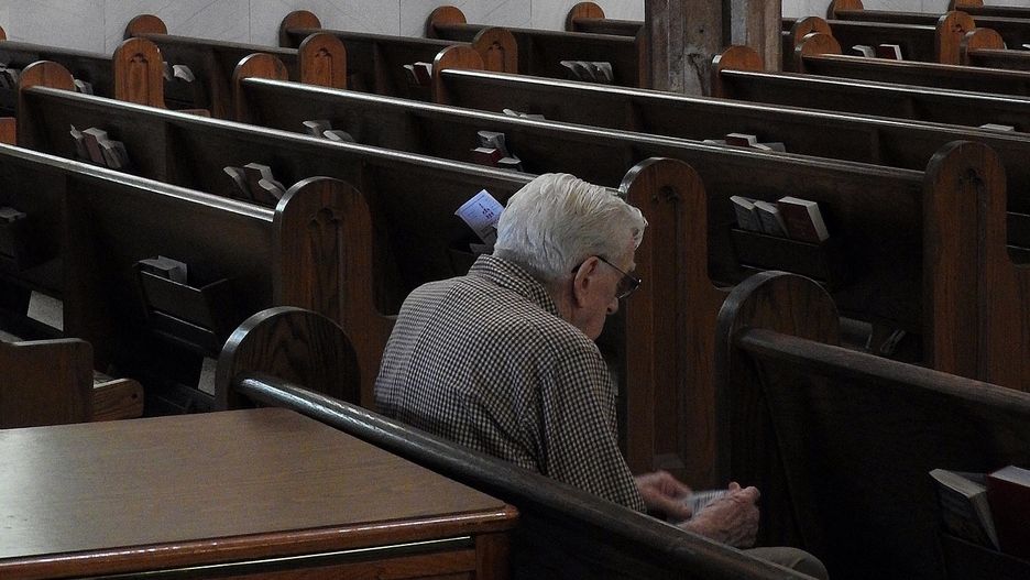 W trakcie pandemii w kościołach panują ograniczenia.