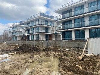 Deweloper i wykonawca się kłócą. A ludzie kupili mieszkania, płacą raty i nie mogą mieszkać