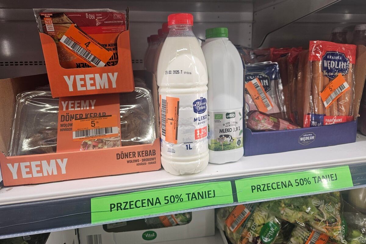 Przecenione o 50 proc. produkty z krótkim terminem ważności w Biedronce