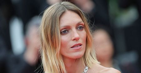 Anja Rubik pokazała się TOPLESS na tle zachodzącego słońca