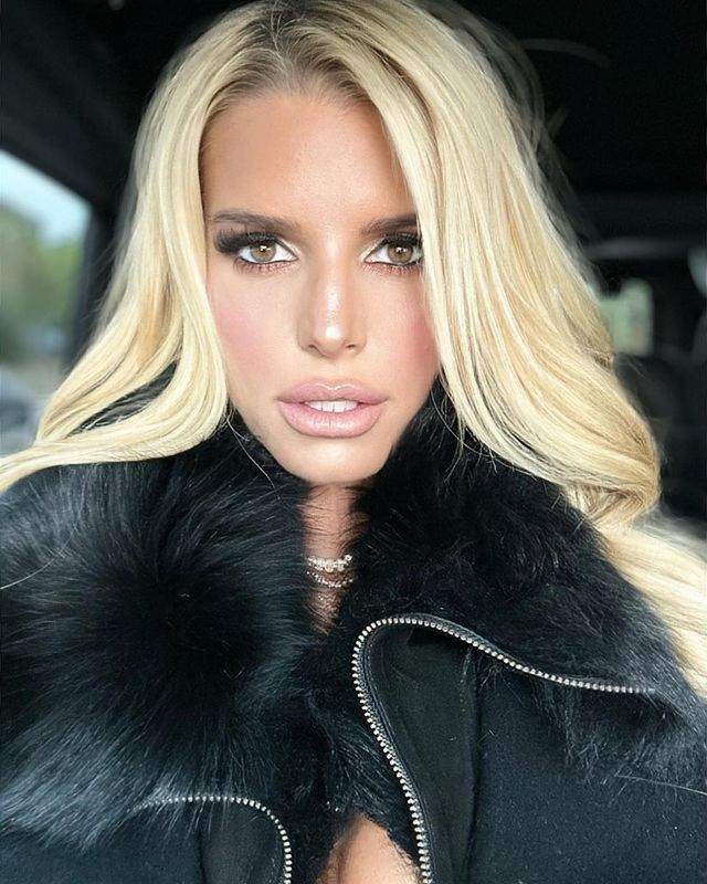 Jessica Simpson reaguje na teorię, że schudła przez lek na cukrzycę