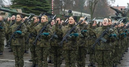 Sondaż w sprawie poboru. Polki i Polacy nie chcą obowiązkowej służby w armii