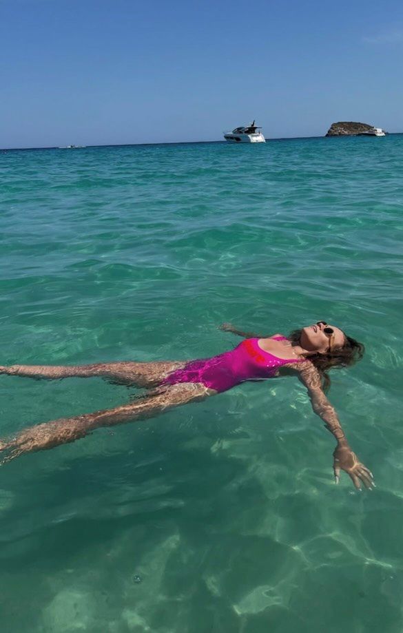 Agnieszka Kaczorowska w kostiumie kąpielowym na Ibizie