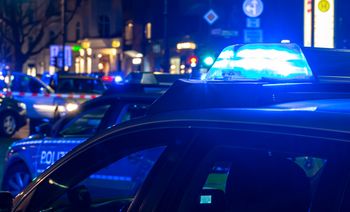 Kobieta wypadła z balkonu. Było ich pięciu. Gwałt zbiorowy w Berlinie?