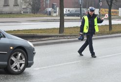 Mają w nosie przepisy. Wolą stać w kolejce i zapłacić