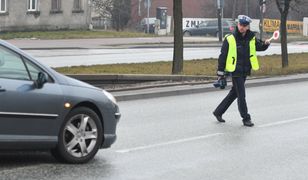 Mają w nosie przepisy. Wolą stać w kolejce i zapłacić