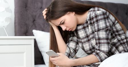 AI, telefon i zdrowie psychiczne młodych osób. Eksperci mówią o ryzyku, którego nie widać od razu
