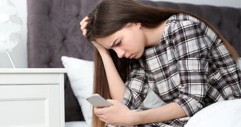 AI, telefon i zdrowie psychiczne młodych osób. Eksperci mówią o ryzyku, którego nie widać od razu