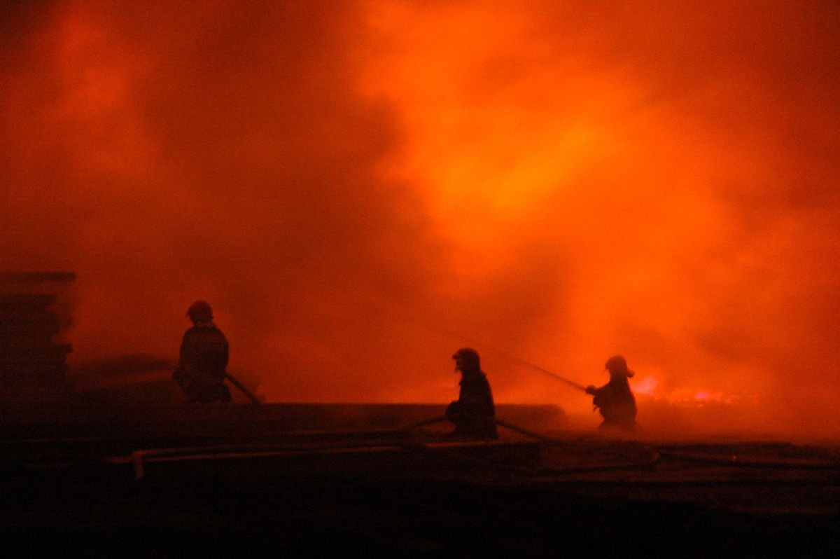 Wielkopolska. Próbował gasić pożar trawy łopatą. Trafił na intensywną terapię (Flickr.com, Arek)