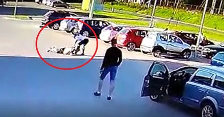 Brutalny atak na parkingu na Śląsku. Bili 56-latka na oczach klientów sklepu