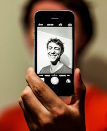 Hasło do bankowości elektronicznej to już przeżytek. Teraz za zakupy zapłacisz za pomocą... selfie