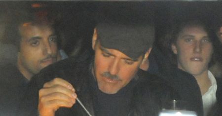 George, wąsy i alkohol...
