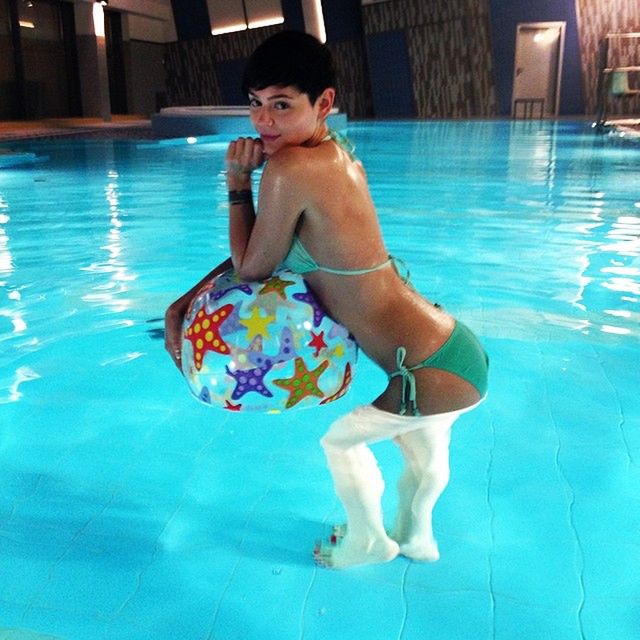 Seksowna Honey w bikini