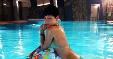 Seksowna Honey w bikini