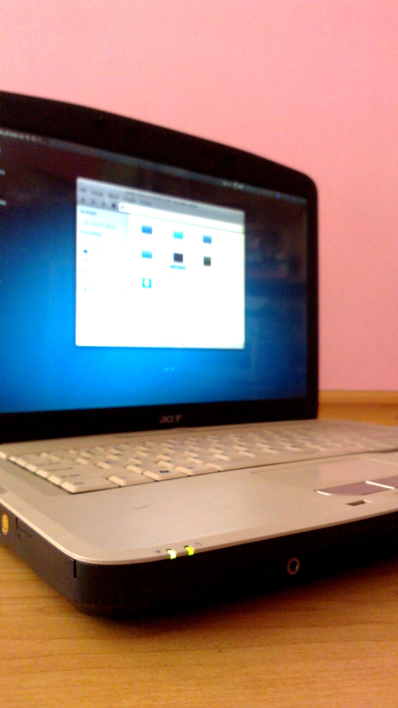 stary poczciwy laptop Acer 5315 z Xubuntu