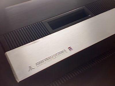 Obudowa Atari Video System X  zaprojektowana przez Regana Chenga  inspirowana była sprzętem firmy Bang &amp; Olufsen.
